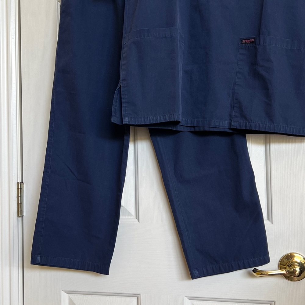 Dagacci scrub sets - Picture 3 of 10
